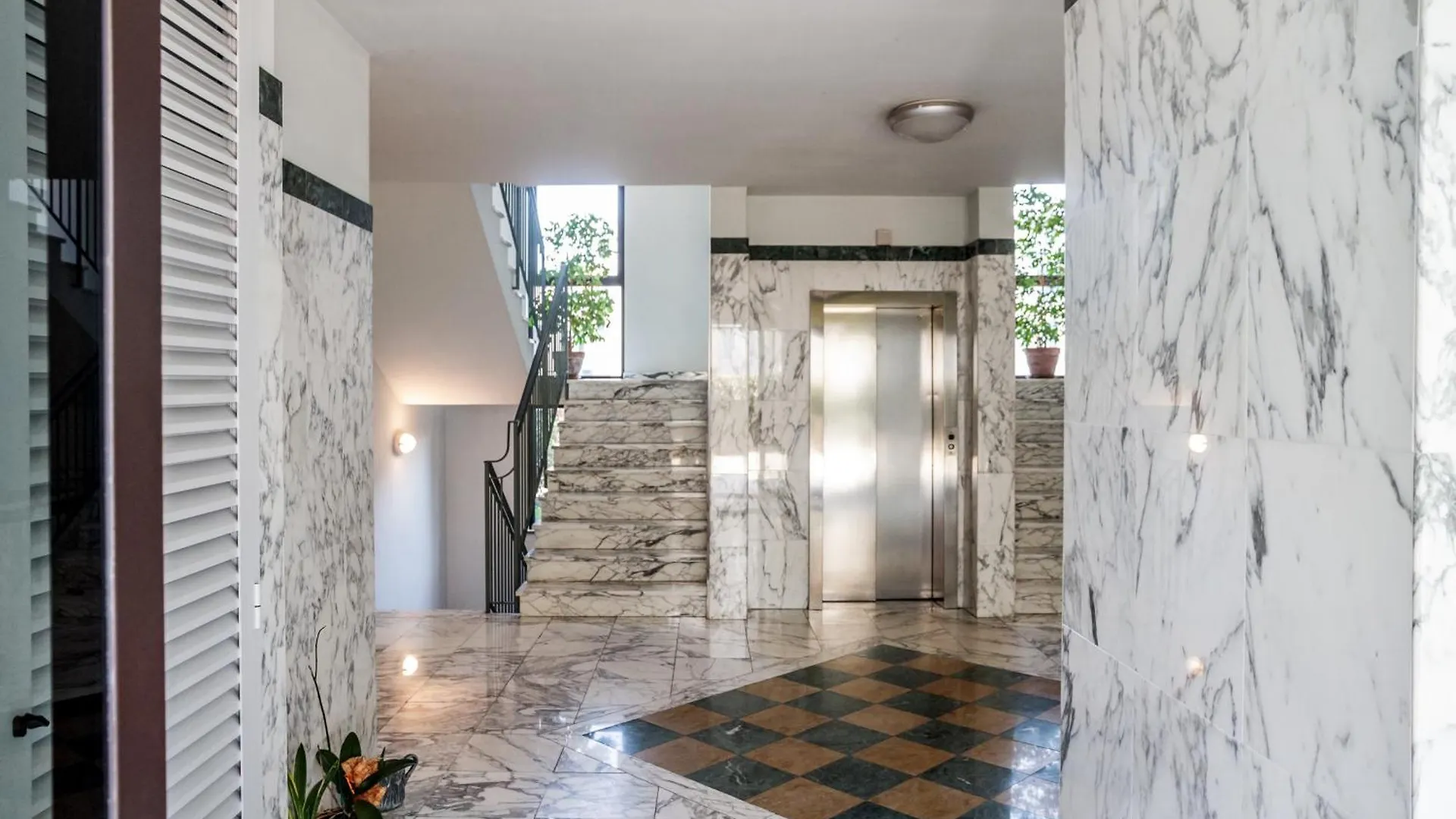 Il Cedro-15 Min Dalle Mura Wi-Fi Private Parking Lucca 0*,  Italy
