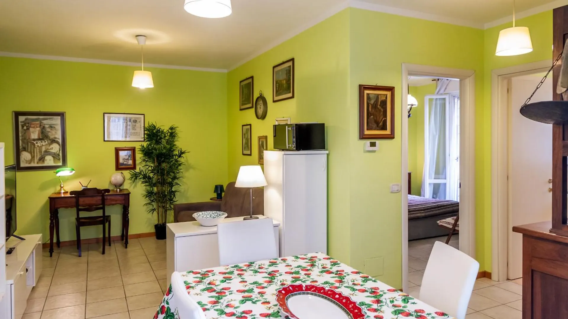 Il Cedro-15 Min Dalle Mura Wi-Fi Private Parking Lucca 0*,  Italy