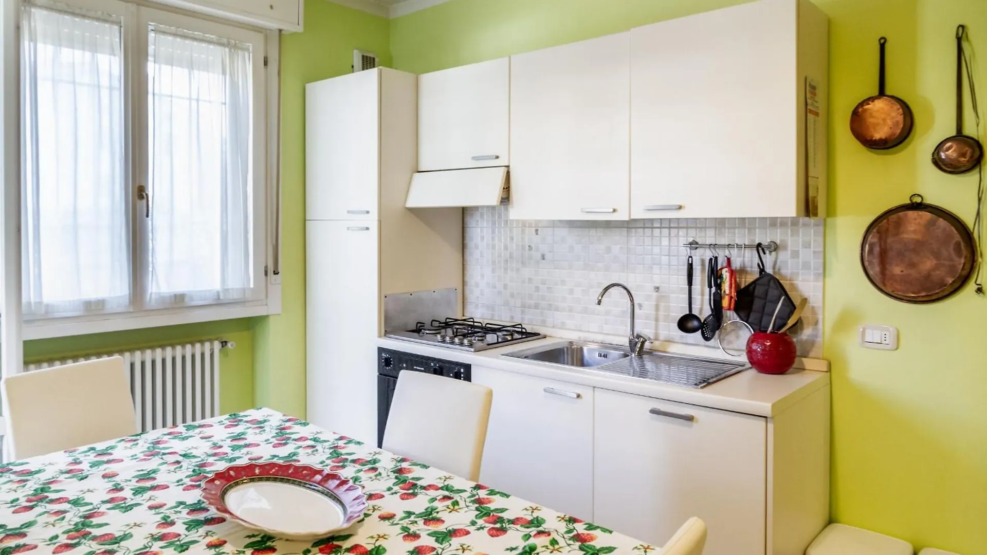 Il Cedro-15 Min Dalle Mura Wi-Fi Private Parking Lucca 0*,  Italy